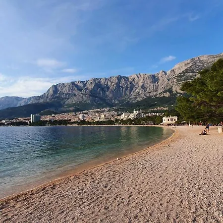 Apartment Spacious Family Near The Makarska