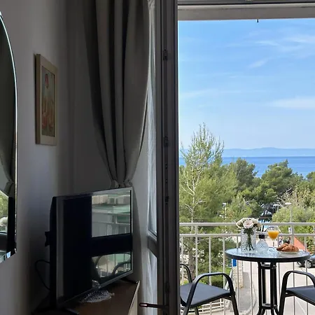 Spacious Family Near The Makarska