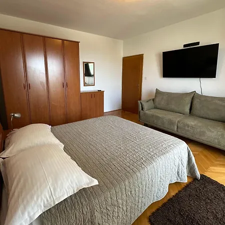 Spacious Family Near The * Makarska