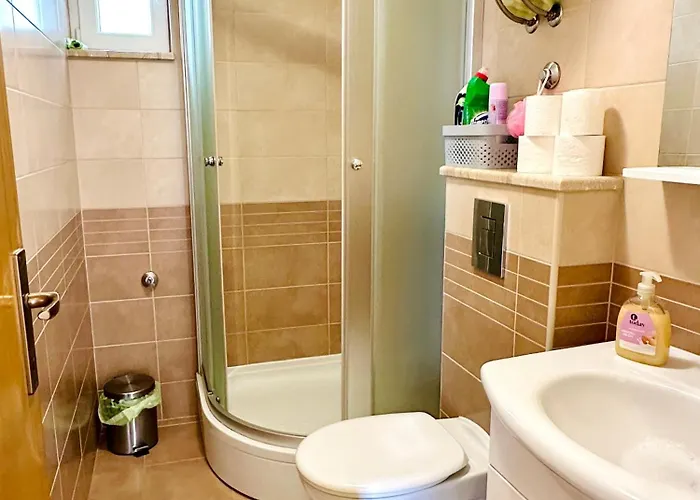 Apartman Spacious Family Near The *