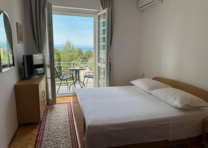 Apartman Spacious Family Near The Makarska