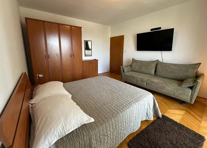 Spacious Family Near The * Makarska