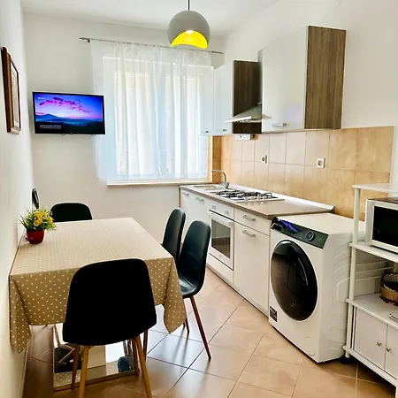 Spacious Family Near The Apartment Makarska
