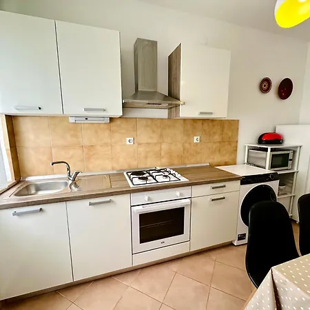 Spacious Family Near The Makarska