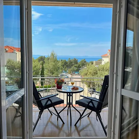 Spacious Family Near The Makarska